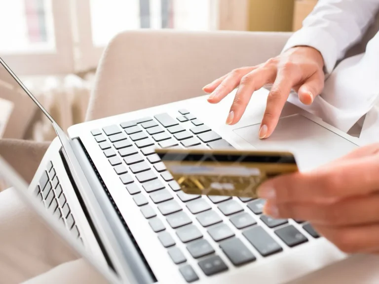 https://staging5.simplycushions.com.au/wp-content/uploads/2013/11/Buying-Cushions-Online-1.webp