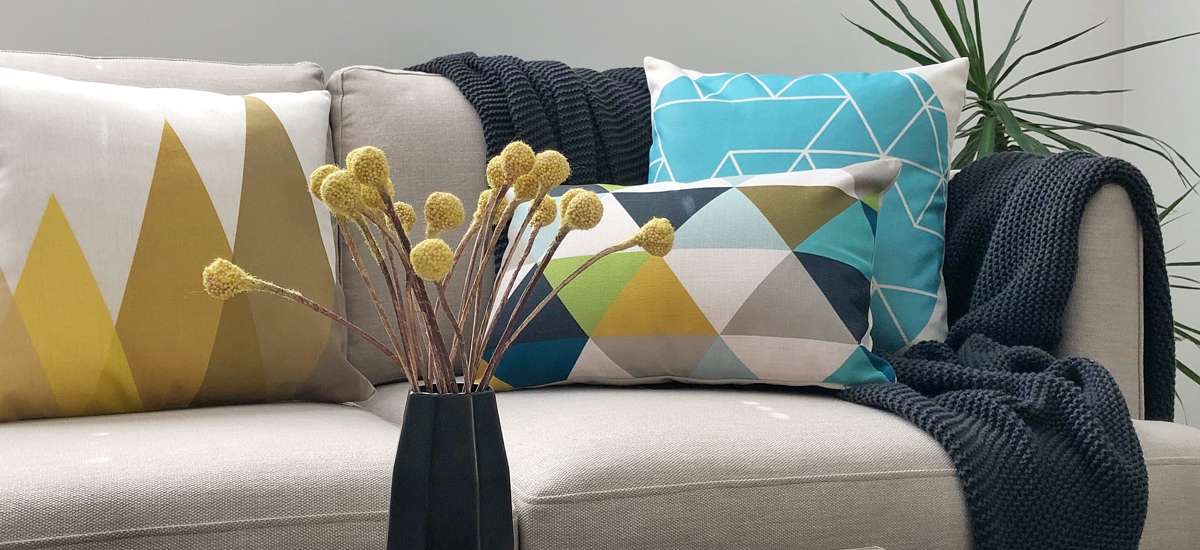 A Brinte 3 set in a urban modern setting.